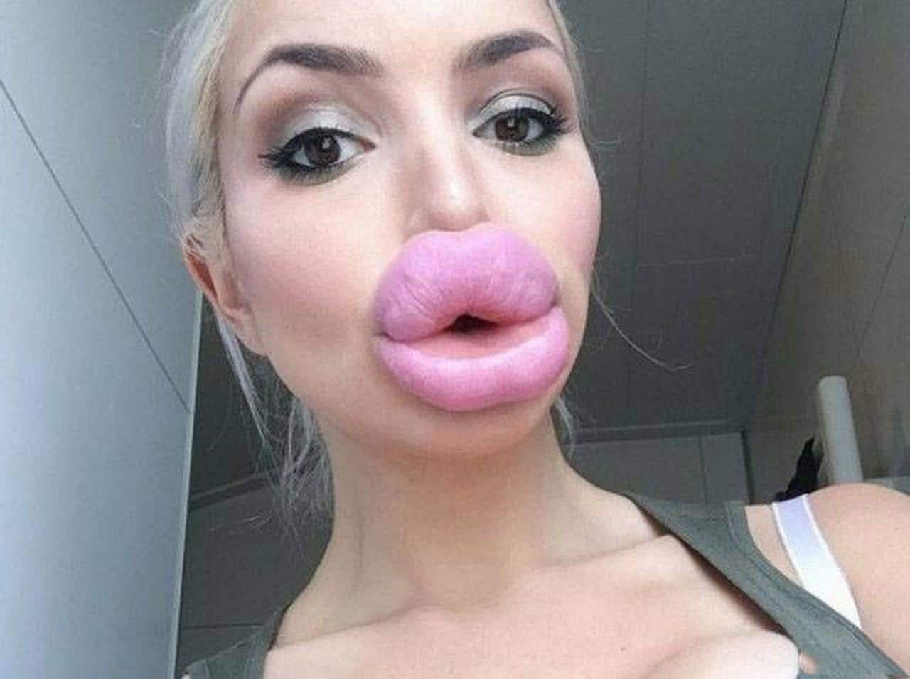 Fake lips blowjob